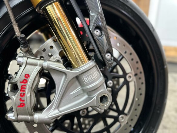 2021 Triumph Speed Triple, чёрный, 1390000 рублей - вид 31
