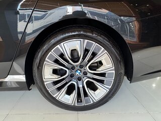 2023 BMW 7 серии 740i VII (G70), чёрный, 11700000 рублей, вид 5