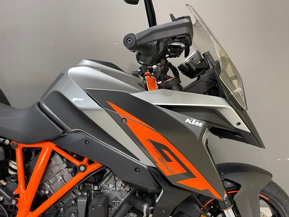 2017 KTM 1290 Super Duke GT, чёрный, 990000 рублей - вид 14