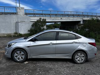 2014 Hyundai Solaris I Рестайлинг, серебристый, 550000 рублей, вид 3