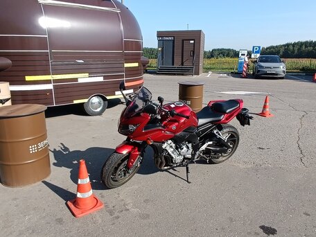2010 Yamaha FZ1, красный, 640000 рублей, вид 2