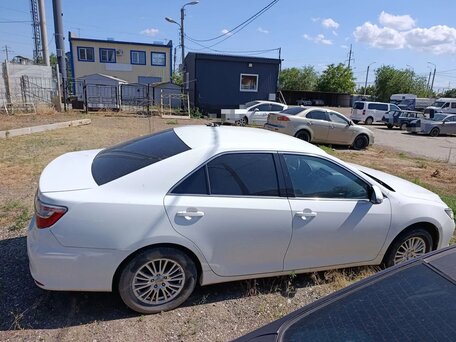 2015 Toyota Camry VII (XV50) Рестайлинг, белый, 1610000 рублей, вид 4