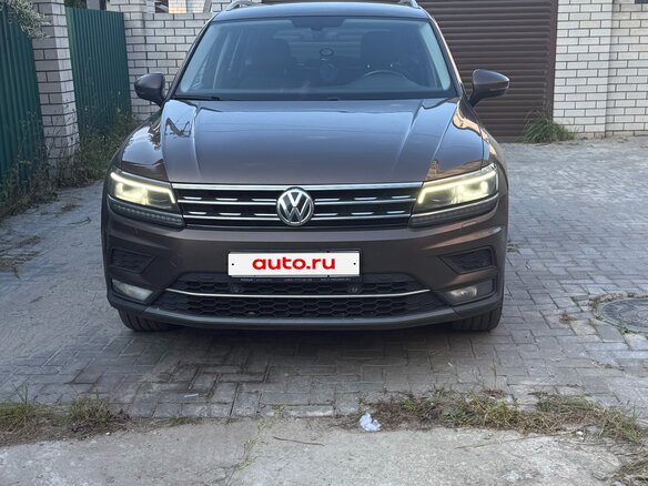 2018 Volkswagen Tiguan II, коричневый, 2350000 рублей