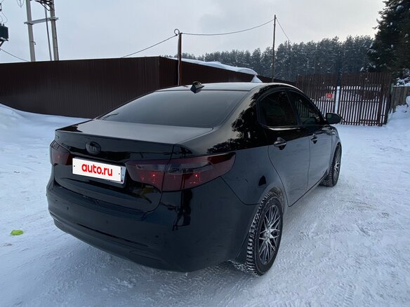 2013 Kia Rio 5-speed III, чёрный, 800000 рублей - вид 8