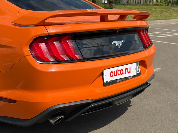 2020 Ford Mustang VI Рестайлинг, оранжевый, 3450000 рублей - вид 13