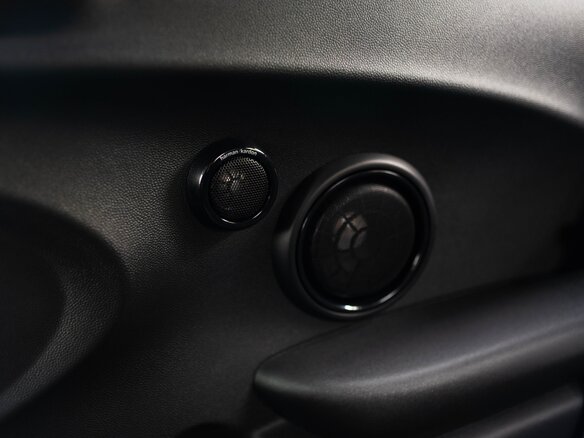 2021 Mini Hatch Cooper III (F55/F56) Рестайлинг 2, чёрный, 3790000 рублей - вид 26