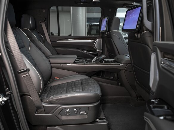 2025 Cadillac Escalade ESV V Рестайлинг, чёрный - вид 2