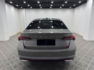2022 Skoda Octavia IV (A8), серый, 2065000 рублей, вид 5
