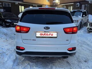 2019 Kia Sorento III Prime Рестайлинг, белый, 2500000 рублей, вид 3