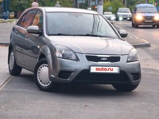 2011 Kia Rio II Рестайлинг, серебристый, 520000 рублей, вид 3