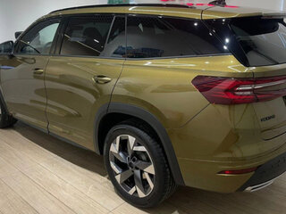 2025 Skoda Kodiaq II, золотистый, 6190000 рублей, вид 4