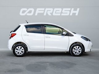 2016 Toyota Vitz III (XP130) Рестайлинг, белый, 950000 рублей, вид 5
