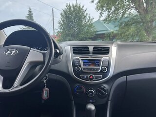 2011 Hyundai Solaris I, красный, 700000 рублей, вид 5