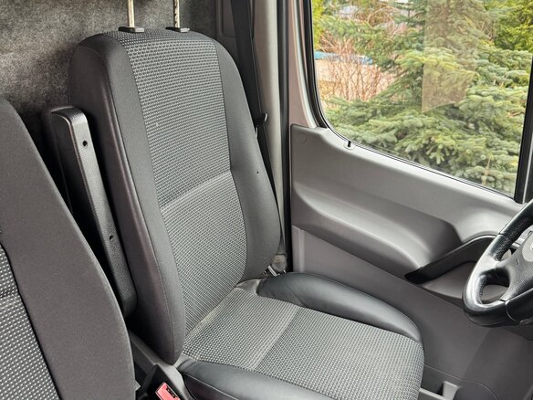 2010 Mercedes-Benz Sprinter, серебристый, 2400000 рублей - вид 9