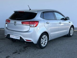 2016 Kia Rio III Рестайлинг, серебристый, 997000 рублей, вид 5