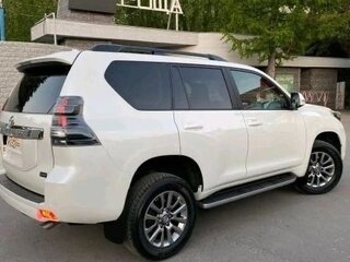 2017 Toyota Land Cruiser Prado 150 Series Рестайлинг 1, белый, 5100000 рублей, вид 4