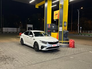 2019 Kia Optima IV Рестайлинг, белый, 1620000 рублей, вид 4