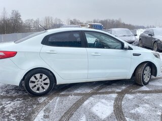 2011 Kia Rio 5-speed III, белый, 650000 рублей, вид 3