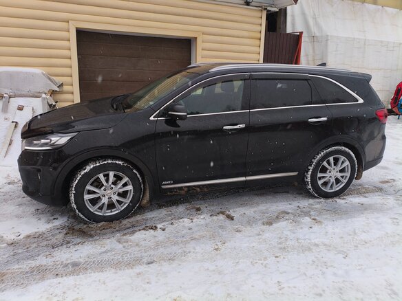 2018 Kia Sorento III Prime Рестайлинг, чёрный, 2600000 рублей - вид 3