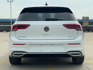 2021 Volkswagen Golf VIII, белый, 1848000 рублей, вид 4