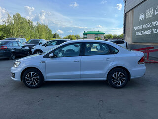 2018 Volkswagen Polo V Рестайлинг, белый, 1026000 рублей, вид 4