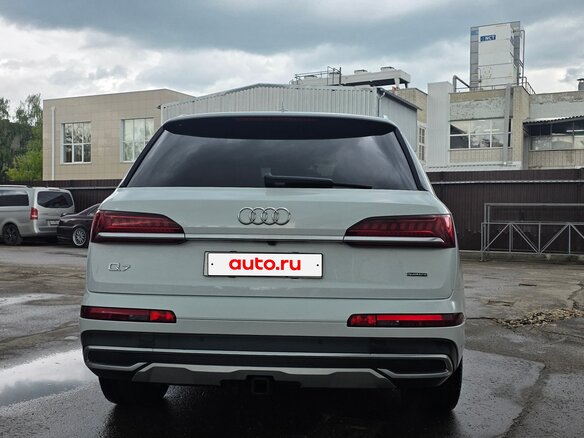 2022 Audi Q7 55 TFSI II (4M) Рестайлинг, белый, 5700000 рублей - вид 2