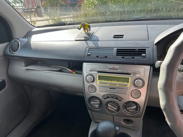 2002 Mazda Demio II (DY), оранжевый, 220000 рублей - вид 10