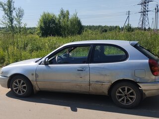 2001 Toyota Corolla i VIII (E110) Рестайлинг, серебристый, 160000 рублей, вид 3