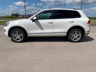 2011 Volkswagen Touareg II, белый, 2150000 рублей, вид 4