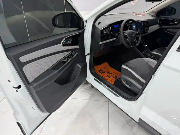 2023 Jetta VS7 I Рестайлинг 1, белый, 1700000 рублей - вид 6