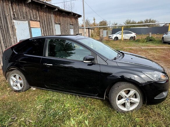 2010 Ford Focus II Рестайлинг, чёрный, 580000 рублей - вид 1