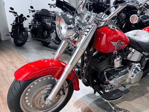 2010 Harley-Davidson Fat Boy, красный, 1099000 рублей - вид 9