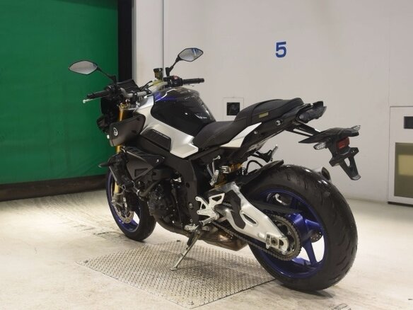 2017 Yamaha MT-10SP, серебристый, 972000 рублей - вид 5