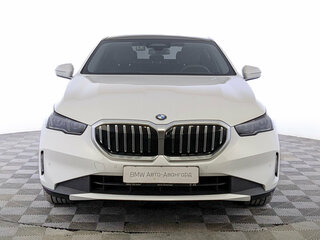 2023 BMW 5 серии 520i VIII (G60/G61/G68), белый, 5850000 рублей, вид 2