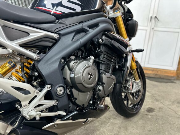 2021 Triumph Speed Triple, чёрный, 1390000 рублей - вид 11