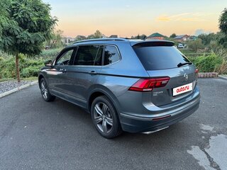 2020 Volkswagen Tiguan Allspace II, серый, 2600000 рублей, вид 4