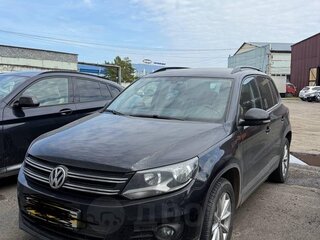 2016 Volkswagen Tiguan AMT I Рестайлинг, чёрный, 2300000 рублей, вид 1