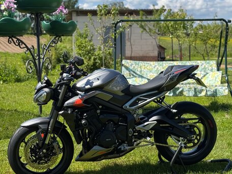 2024 Triumph Street Triple, серый, 1290000 рублей, вид 2