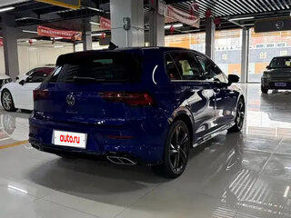 2023 Volkswagen Golf VIII, синий, 1893099 рублей, вид 4
