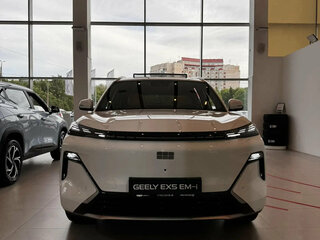 2026 Geely EX5 Гибрид EM-i, белый, 3974990 рублей, вид 2
