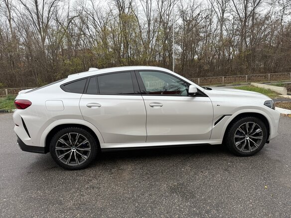 2022 BMW X6 30d III (G06), белый, 9900000 рублей - вид 6