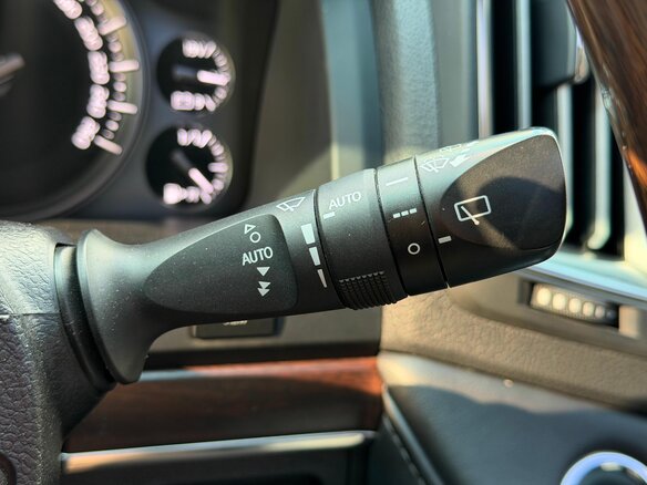 2015 Toyota Land Cruiser 200 Series Рестайлинг 2, чёрный, 4599000 рублей - вид 15
