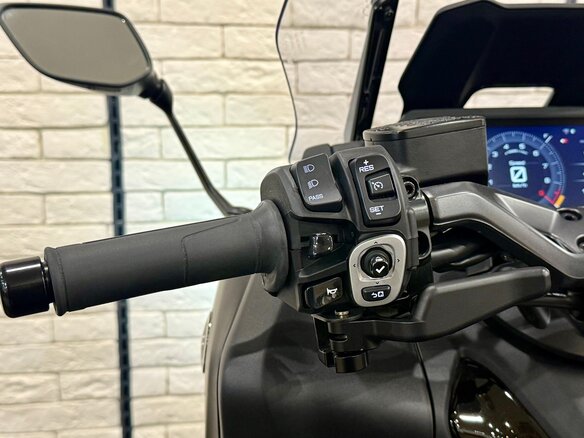 2026 Yamaha TMAX, серый, 1790000 рублей - вид 15