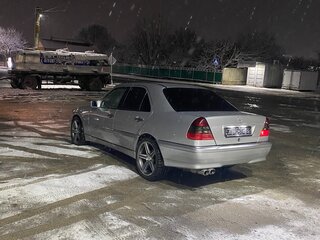 1999 Mercedes-Benz C-Класс 180 I (W202) Рестайлинг, серебристый, 685000 рублей, вид 3