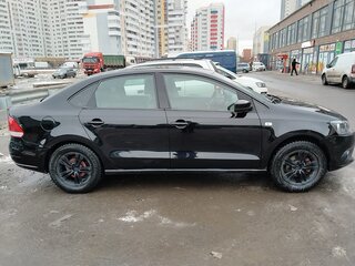 2014 Volkswagen Polo V, чёрный, 650000 рублей, вид 3