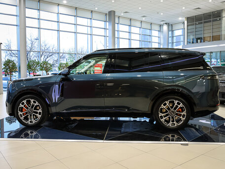 Lynk & Co 900