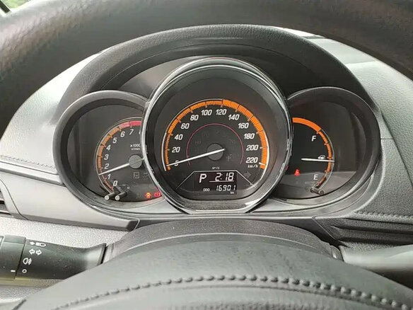 2022 Toyota Yaris IV, жёлтый, 1050099 рублей - вид 7