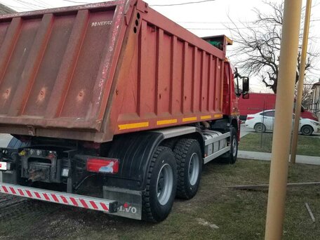 2011 КамАЗ 6520, красный, 3900000 рублей, вид 2