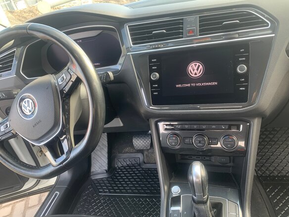 2017 Volkswagen Tiguan II, белый, 2500000 рублей - вид 6