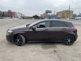 2015 Mercedes-Benz A-Класс 200 III (W176), коричневый, 1750000 рублей, вид 3
